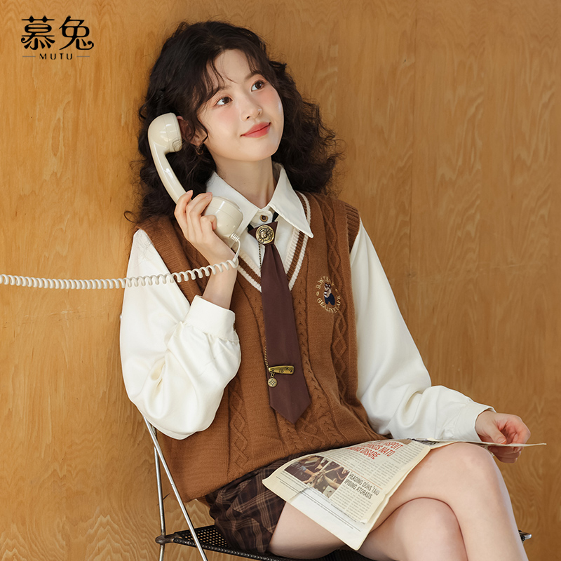 慕兔学院风马甲背心衬衫套装