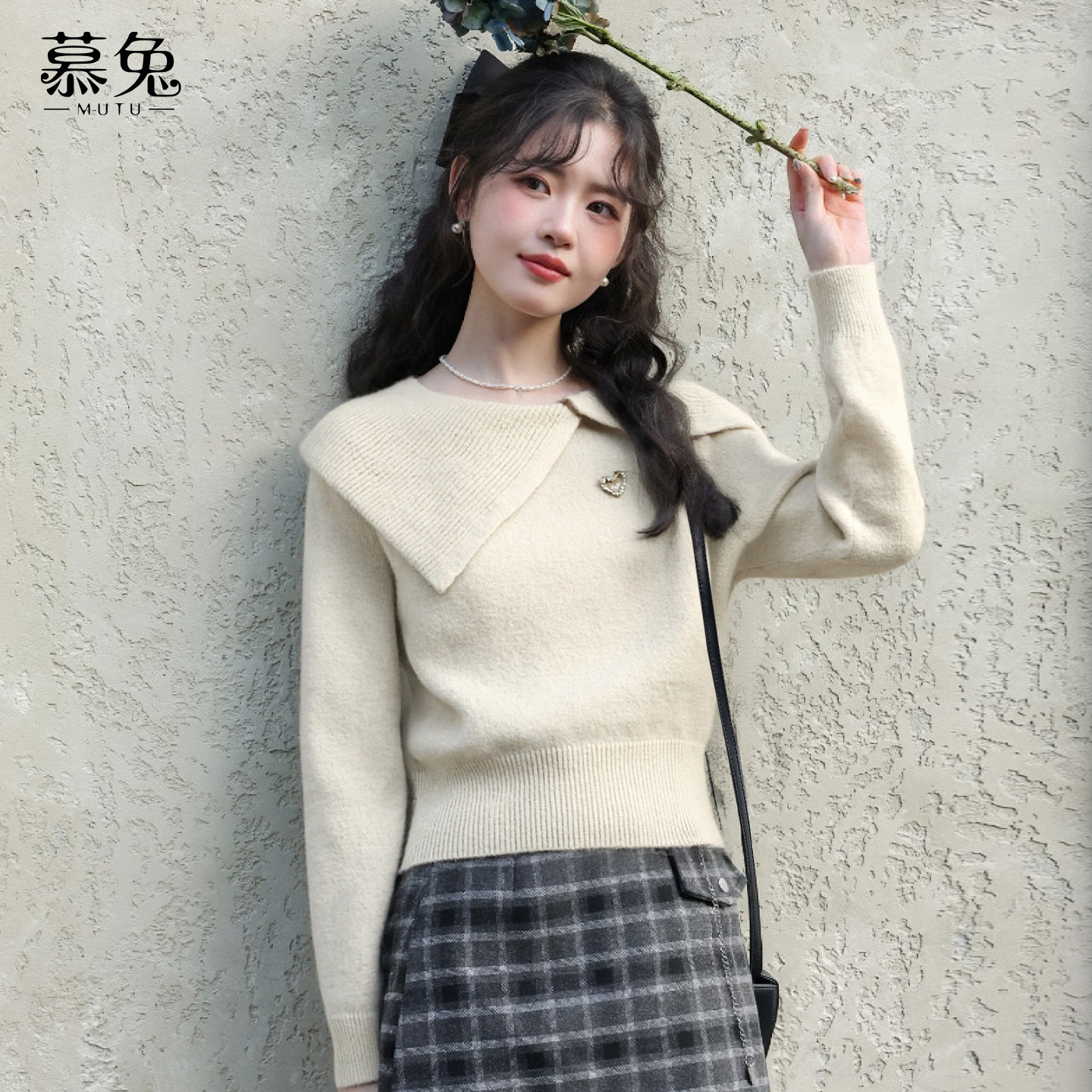 慕兔法式不规则大翻领毛衣开