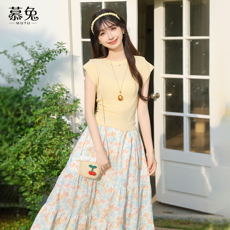 慕兔修身飞飞袖t恤碎花半身裙两件套女2025夏新款小清新气质套装