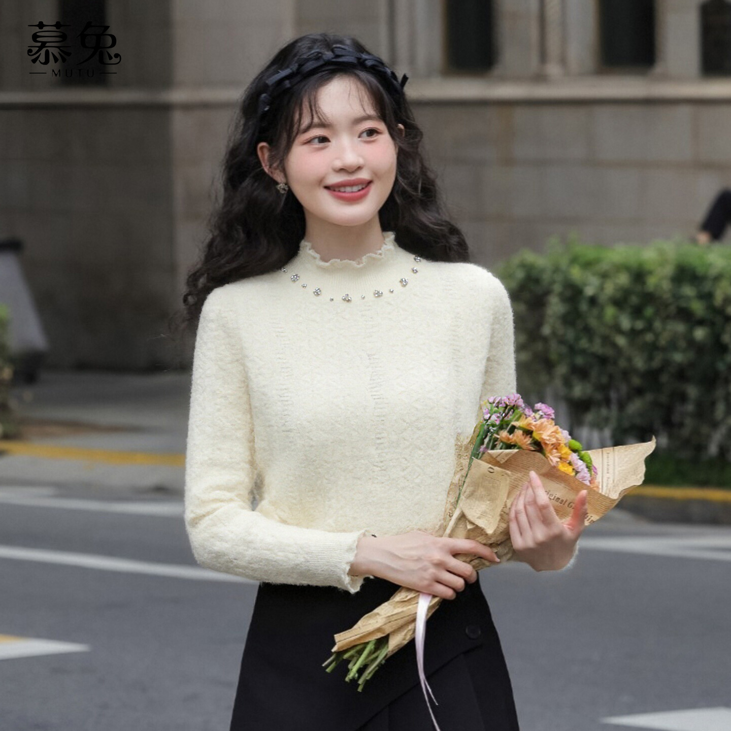 慕兔气质半高领钉珠长袖针织衫