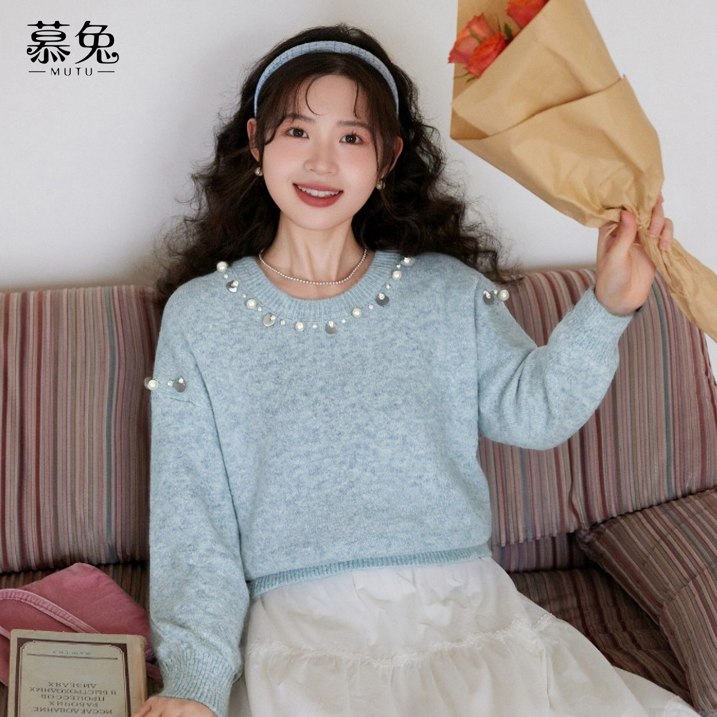 慕兔温柔风钉珠长袖毛衣