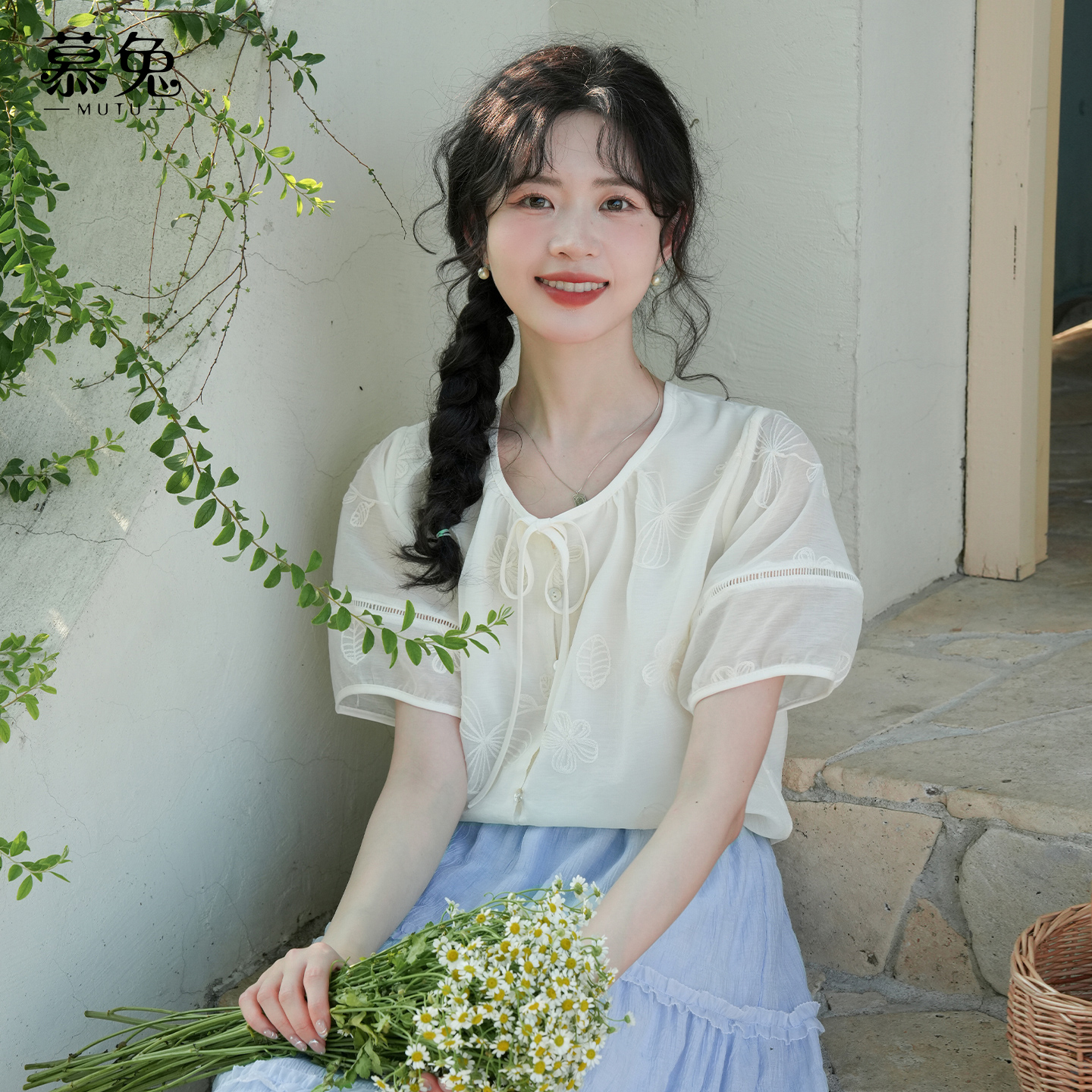 慕兔法式别致刺绣短袖衬衫