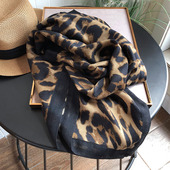 豹纹棉麻围巾女秋冬薄款 韩版 披肩两用长款 经典 丝巾百搭旅游装 饰