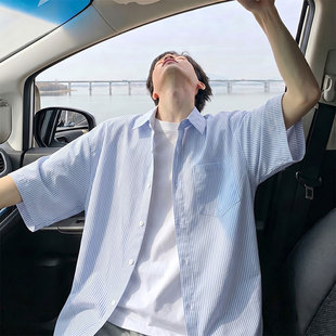 薄款短袖衬衫男士夏季2026新款条纹宽松上衣oversize青少年衬衣潮