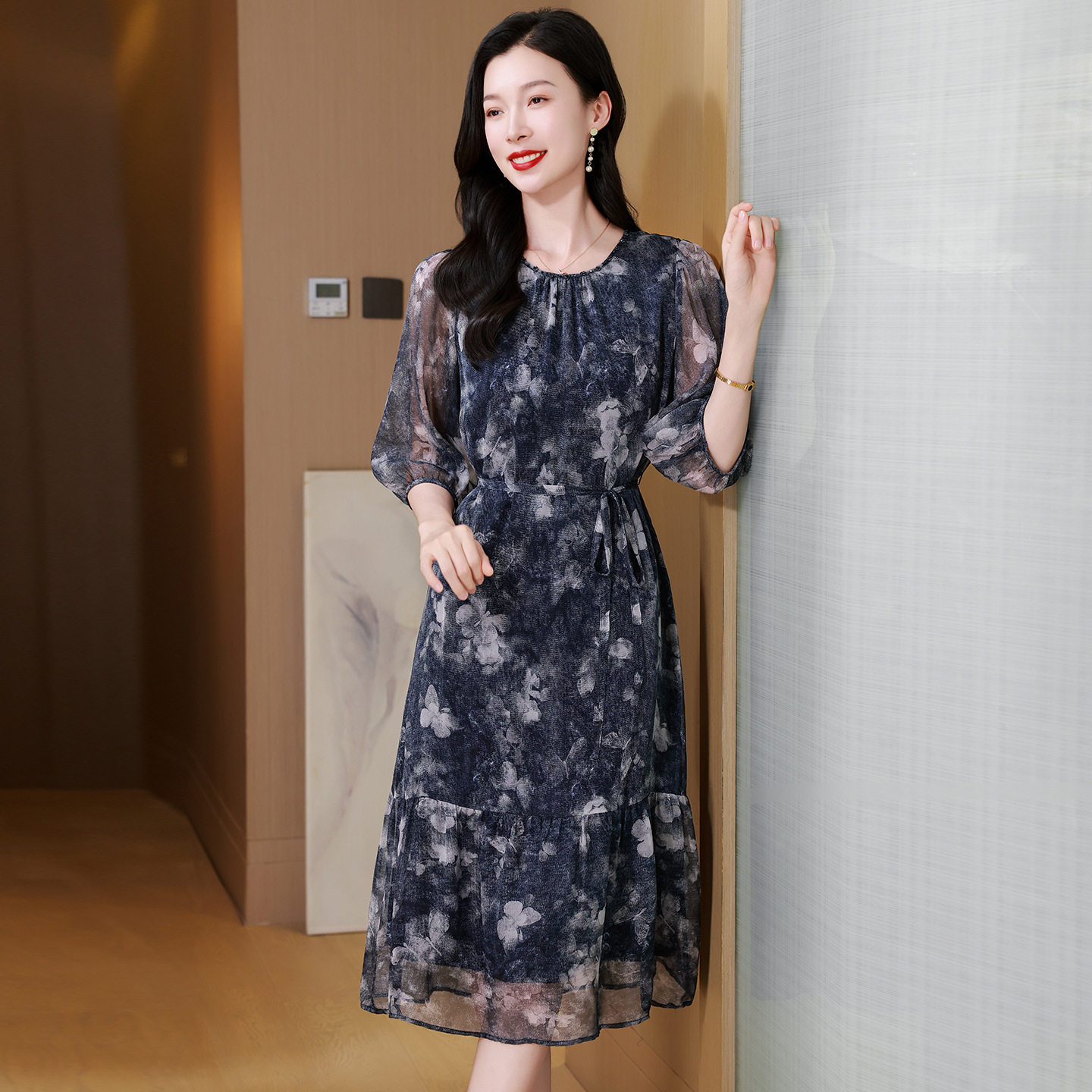2026夏季薄款印花连衣裙轻奢优雅时尚气质真丝女收腰碎花裙