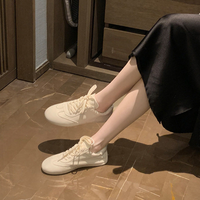 羊皮版真皮圆头系带透气小白鞋女2026新款休闲运动鞋阿甘德训鞋