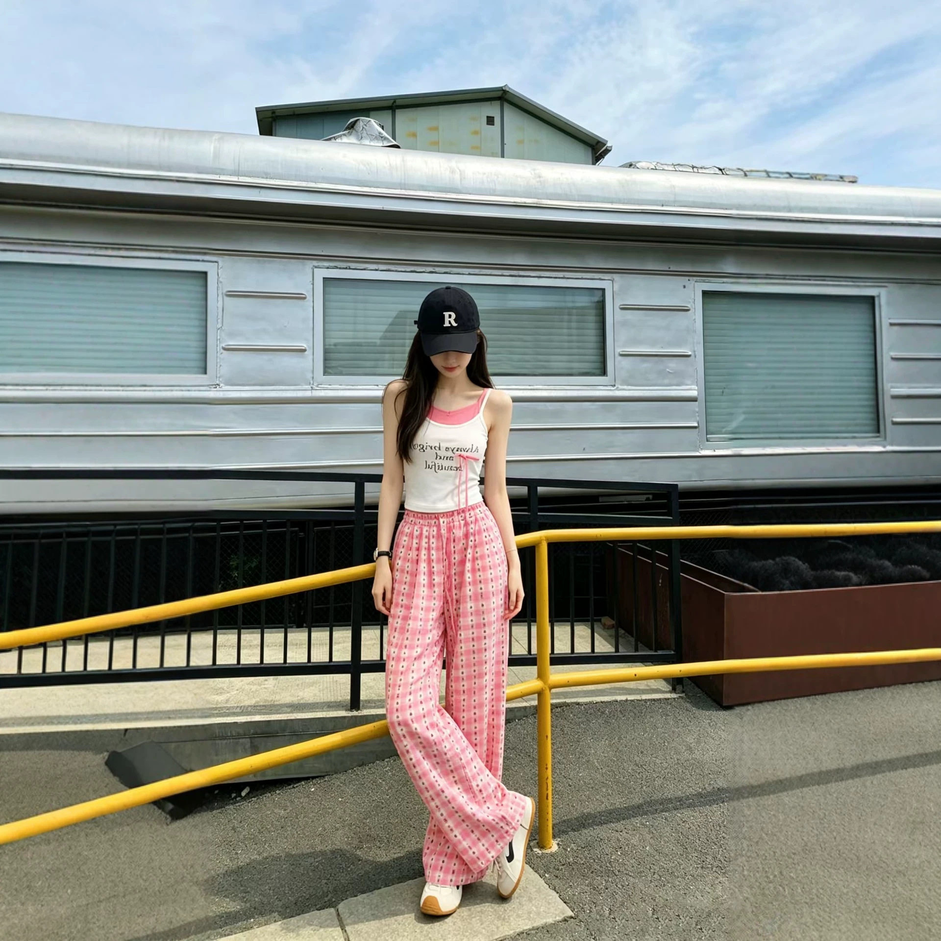 多巴胺假两件吊带印花背心女夏季套装粉色格子阔腿裤时尚减龄穿搭