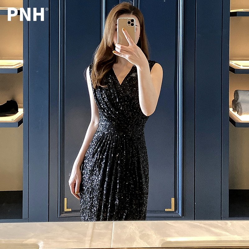 品诺狐黑色闪闪blingbling连衣裙2020新款春夏亮片收腰显瘦小黑裙