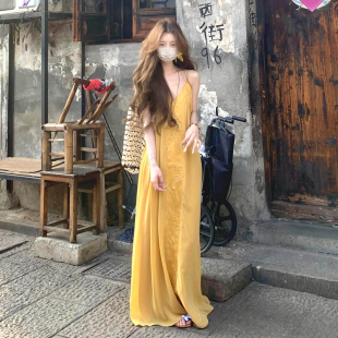 三亚海岛度假长裙泰国新疆东南亚穿搭拍照连衣裙海边沙滩裙吊带裙