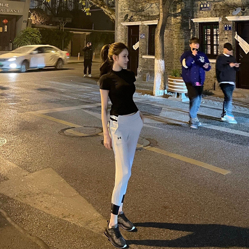 网红花珊珊女神同款 圆领短袖修身简约纯欲显胸显瘦短款运动上衣