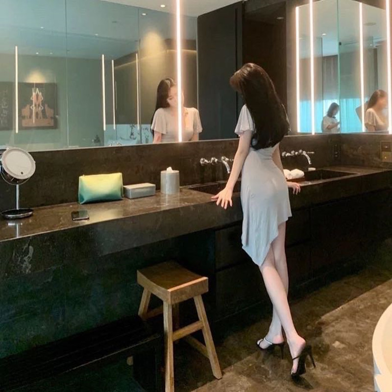 修身显瘦设计感收腰不规则连衣裙