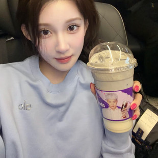 网红女神 花三三同款 硅胶印字母宽松浅蓝色长袖卫衣不加绒