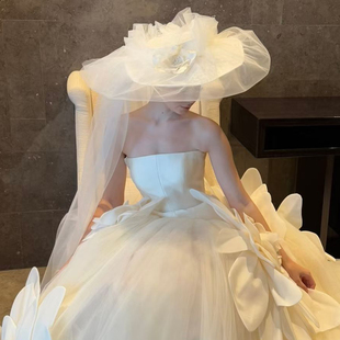 新娘白色蓬蓬纱头纱花朵造型婚纱头饰高级感拍照道具外景礼帽