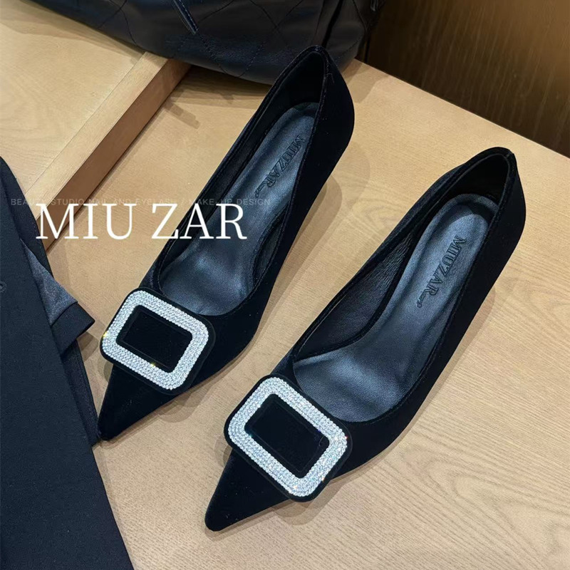 妙莎MIUZAR女鞋2026秋季新款丝绒高跟鞋尖头水钻扣细跟瓢鞋单鞋