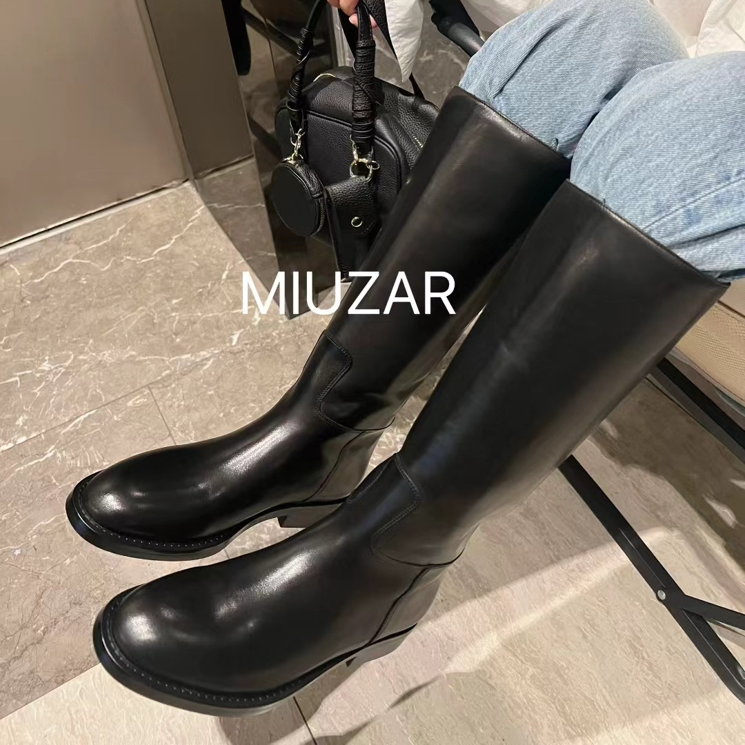 妙莎MIUZAR女鞋2025秋季新款真皮长筒骑士靴低跟净版套筒高靴秀气