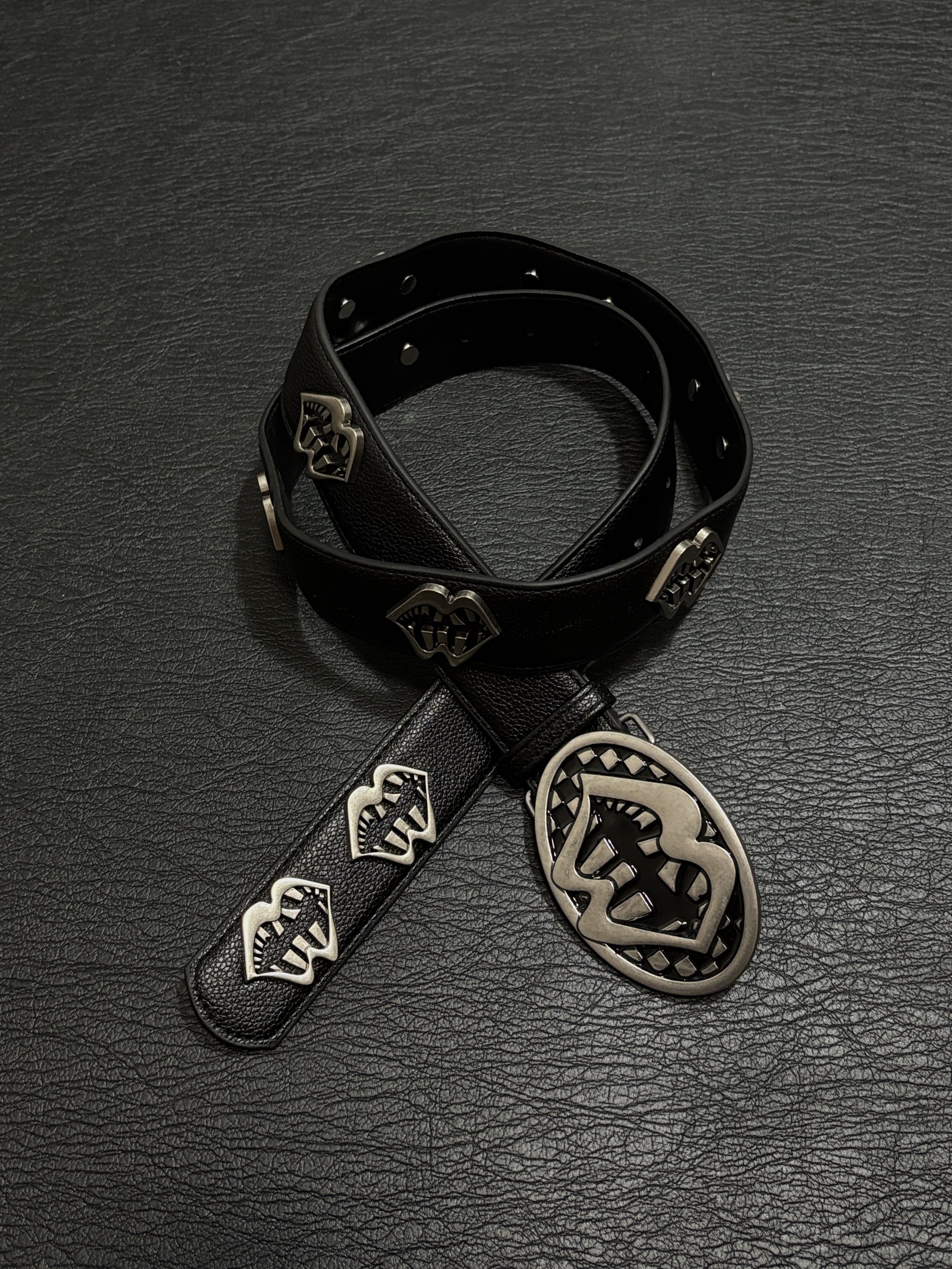 小心袖口 Vintage中古油蜡铆钉嘴唇朋克满印皮带金属重工扣头腰带,服饰配件/皮带/帽子/围巾,腰带/皮带/腰链,淘宝优惠券,粉丝福利购,淘宝优惠卷