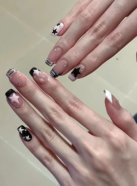 Black pink甜酷辣妹手工穿戴甲Y2K星星黑粉配色鳄鱼纹美甲贴片