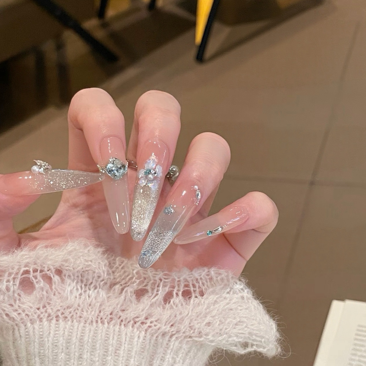 【琉璃蓝】手工穿戴甲春夏爆闪蓝色猫眼雕花碎钻显白海边度假美甲