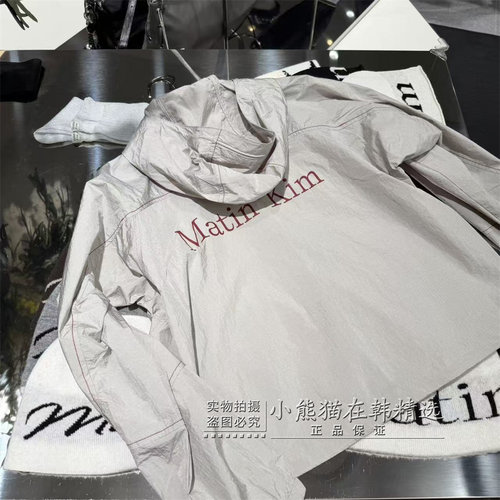 韩国Matinkim专柜正品26春款经典背后字母连帽冲锋衣外套