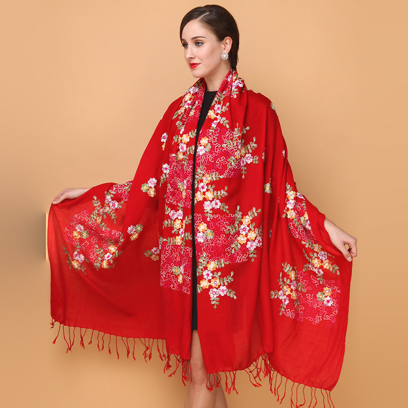 超大斗篷披肩长款两用春秋中国风披风刺绣花多功能羊毛围巾女冬季