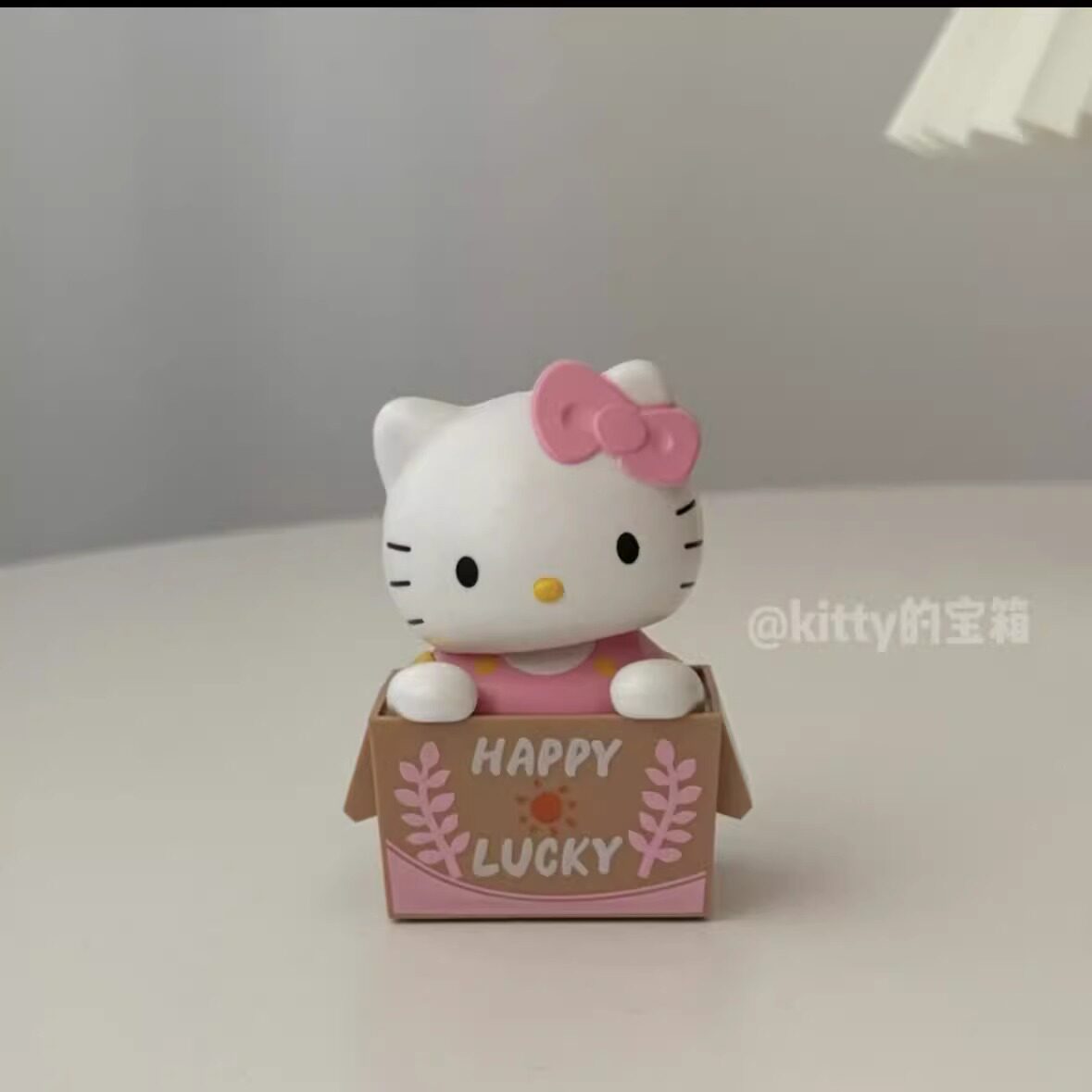 卡通凯蒂猫车载摆件太阳能
