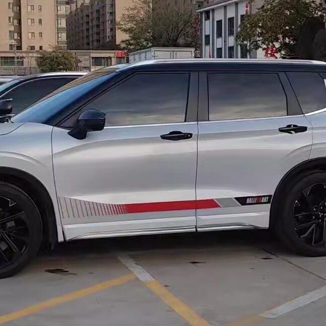 2023款三菱欧蓝德车身拉花
