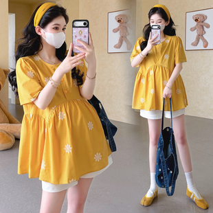 大码孕妇装夏季新款韩版刺绣甜美减龄娃娃衫遮肚上衣时髦两件套装