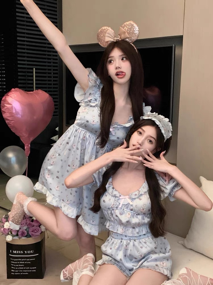 Sweet草莓女孩辣辣小兔游园会/ 精致定制可爱风丝滑缎面睡衣