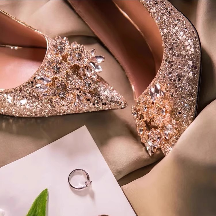 席妍2025春秋新款香槟色婚鞋新娘鞋秀禾主婚纱两穿不累脚高跟鞋