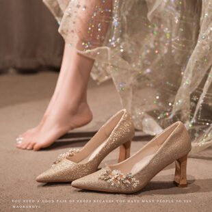 法式尖头细闪花片设计主婚纱婚鞋高跟单鞋女粗跟伴娘鞋不累脚