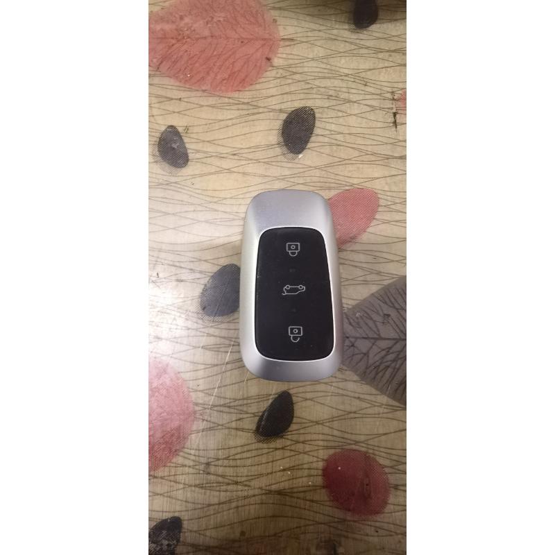 天际ME5，ME7车原厂钥匙和研发款钥匙，功能一样，可以直接匹配。