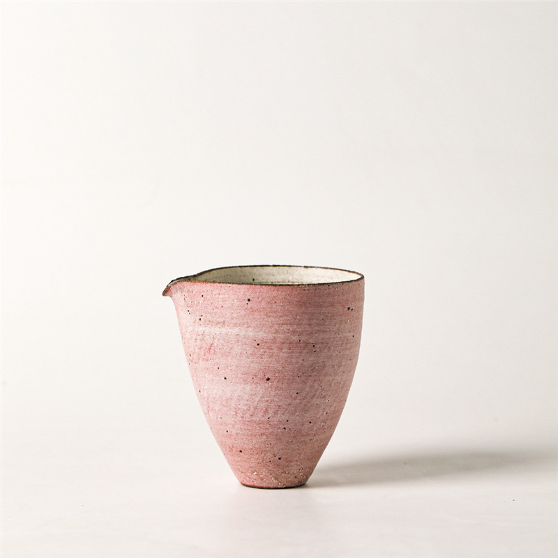 景德镇手作樱花粉紫砂公道杯