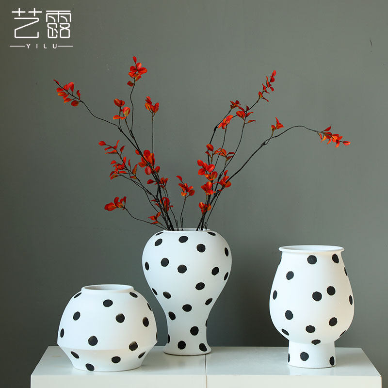 现代简约ins民宿陶瓷花瓶白色波点艺术大肚花插家居装饰品摆件