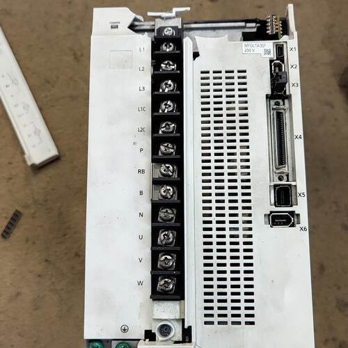 议价MFDLTA3SF 松下伺服驱动器 3KW 200V工控驱动装置维修