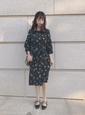 SWEET揭载 R0pe 年轻貌美气质佳 系带收腰减龄灯笼袖连衣裙