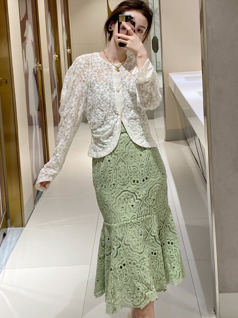暗藏的温柔情愫 展现婀娜身姿 迷情法式蕾丝包臀松紧腰鱼尾半身裙