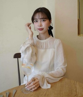 优雅大气！earth+好美好知性~ 透视植绒波点拼接喇叭袖中长连衣裙