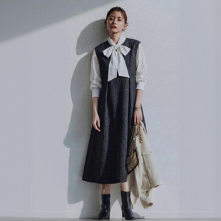 代1600+组Q 法国女作家 知识分子风花卉金银丝提花设计V领连衣裙