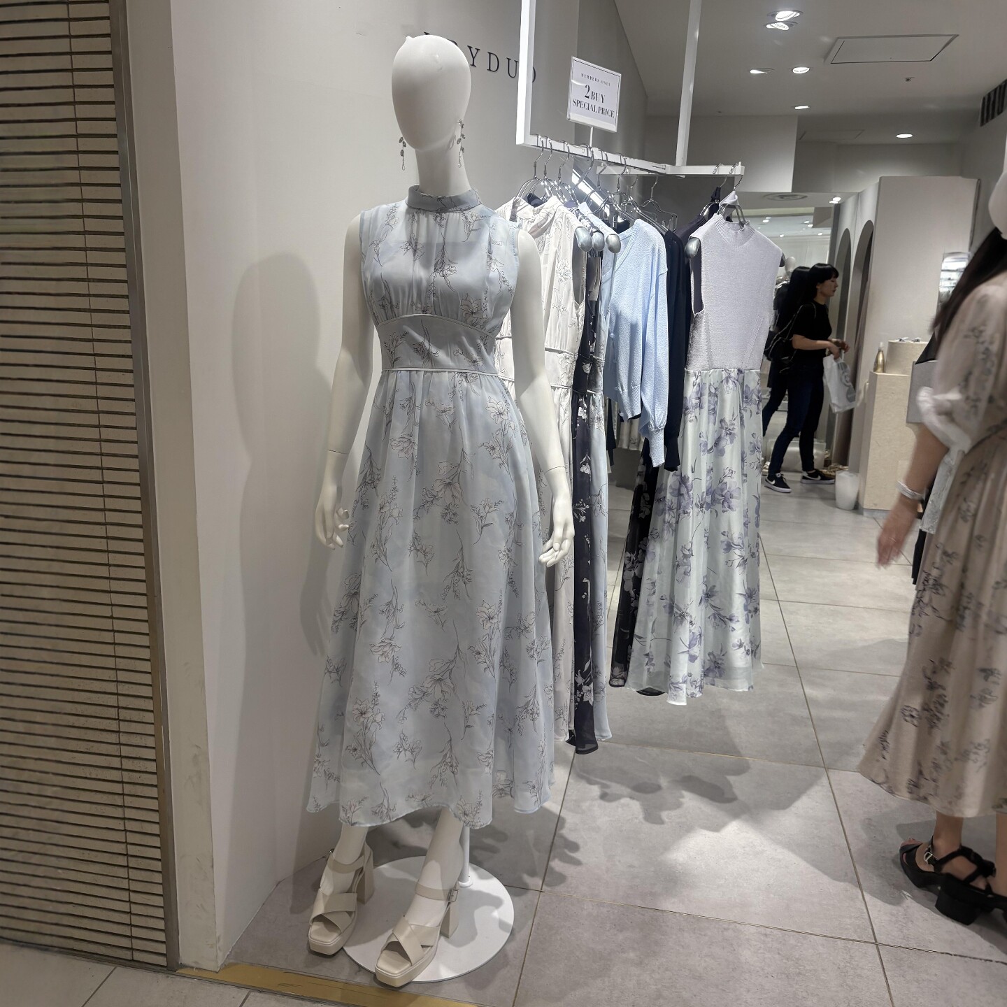 仅1件~mer 夏季人气款 清楚系水墨感薄纱 百合花朵无袖收腰连衣裙