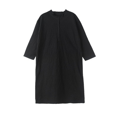 荃棉木耳花边领半开襟黑色连衣裙