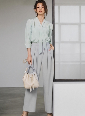 代1000+L0un1e 强建筑感立体打褶斜边高腰侧边撞色线条干爽阔腿裤