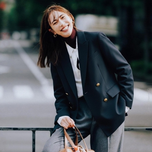 干爽舒适麻感 代1700 L0un1e 精细做工 外套 女性力量美双排扣西装