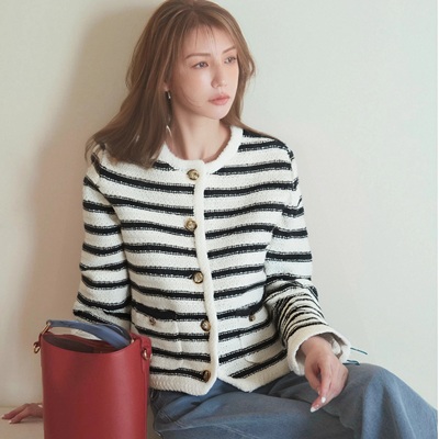 四千金海报款 精致名媛风 法式箱型浮雕金扣圆领拼色小香针织开衫