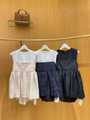 浮雕提花荷叶摆吊带上衣荃棉T恤