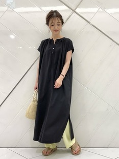 U D00rs 宽松秒变纸片人 领部褶饰 侧开叉法式袖连衣裙