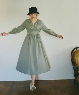 仅5件！千金系N+23ss画册款 交叠V领绑带收腰纯棉连衣裙