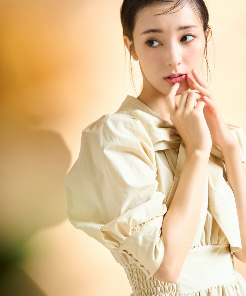 飘带领塔克褶松紧收腰连衣裙