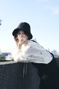 JS re1ume 青春时髦OVERSIZE 杨流纱 花朵刺绣 系带宽松长袖衬衫