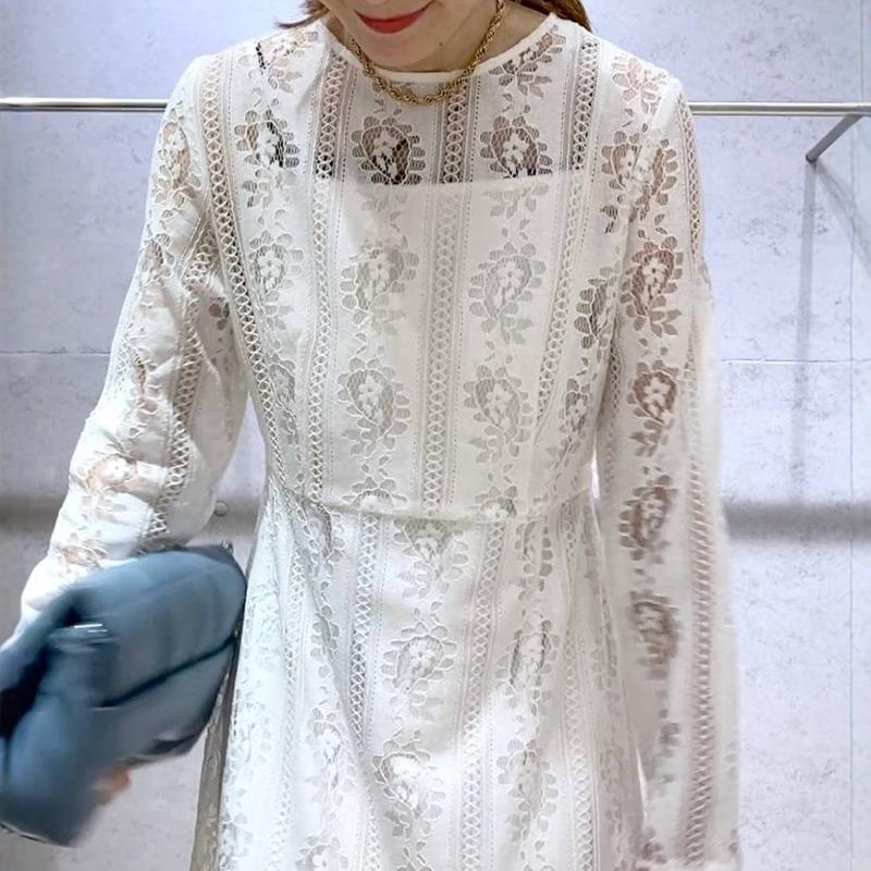 温婉气质 美学意境 轻盈浪漫 立体雕花刺绣蕾丝收腰连衣裙 赠内搭