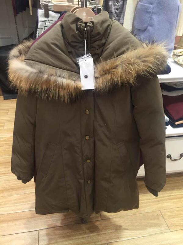 出门就是温暖的焦点 貉子毛领 中长款连帽羽绒服外套 钻柜2188